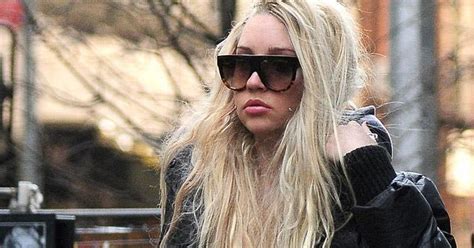 amanda bynes boobs|Amanda Bynes Tweets Topless Photos